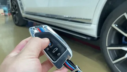 진주 튜닝 BMW x7 킹스텝 전동 사이드발판 와이드타입 면발광 블랙 LED 사이드스텝 장착 / 진주, 창원