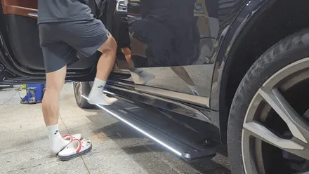 진주 BMW X7 (G07) 킹스텝 전동사이드스텝 장착은 카식스 멀티게라지 / 진주, 창원
