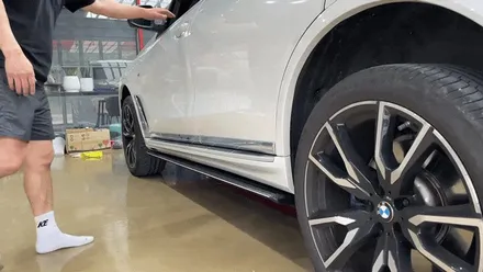 진주 튜닝 BMW x7 킹스텝 전동 사이드발판 와이드타입 면발광 블랙 LED 사이드스텝 장착 / 진주, 창원