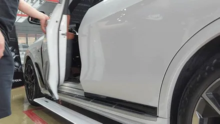 진주 전동사이드스텝 bmw x7 킹스텝 화이트 제품으로 일체형 스럽게 장착!! / 진주, 창원