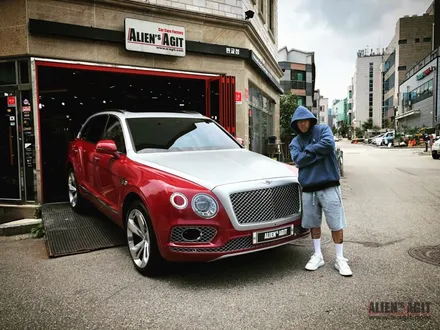 셀럽이 선택하는 컬러 : 일리네어 도끼의 벤테이가 랩핑    도끼는 Rapstar 푸슝이는 Wrapstar / 성남시 분당구 운중동