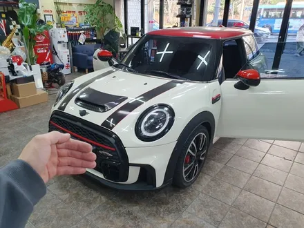 BMW 미니쿠퍼 3.5세대 F56 JCW 아이를 위한 뒷자석 디지털 열선시트 시공으로 뒷자석에서 뜨끈뜨근하게 지내실수 있습니다.~~~~~^^ / 서울 도봉구