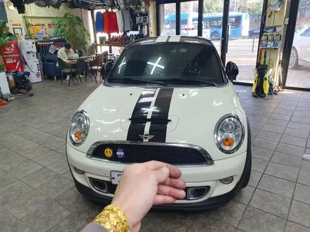 BMW 미니쿠퍼 2세대 R58 쿠페 편리한 락폴딩 모듈 장착과 F54 클럽맨 고질병 브레이크등 결함 경고등을 모두 말끔히 수리하여 드렸습니다.~~~^^ / 서울 도봉구