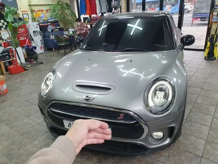 BMW 미니쿠퍼 F54 클럽맨 고장난 순정열선시트 기능을 모두 말끔히 수리하여 차량에서 이제 따뜻하게 지내실수 있습니다.~~~^^ / 서울 도봉구