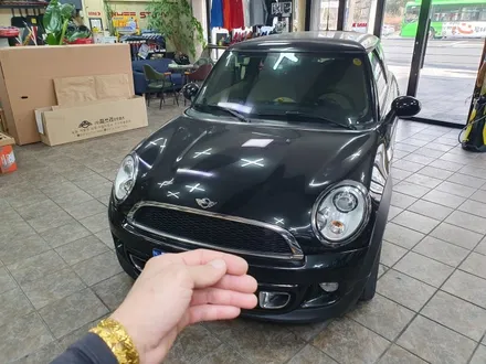 BMW 미니쿠퍼 2세대 R56 어떻게 구하셨는지 가져오신 구하기 힘든 굿우드 핸들로 모두 교환하여 드렸습니다.~~~^^ / 서울 도봉구