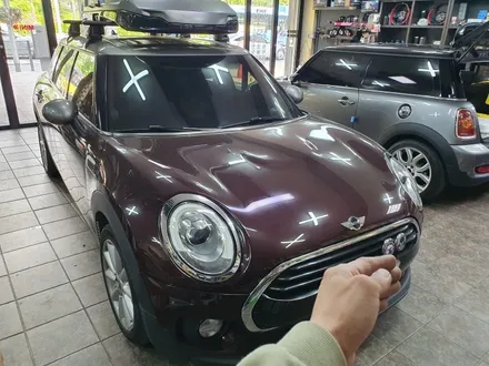 BMW 미니쿠퍼 F54 클럽맨 기존 순정블랙박스를 모두 제거하고 성능좋은 파인뷰 블랙박스로 교환하여 드렸습니다.~~~^^ / 서울 도봉구