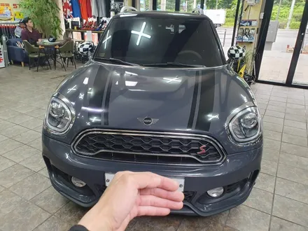 BMW 미니쿠퍼 F60 컨트리맨 고장난 순정블랙박스를 모두 제거하고 성능좋은 파인뷰 블랙박스와 보조배터리 장착으로 안심하고 주차녹화를 하실수 있습니다.~~~^^ / 서울 도봉구