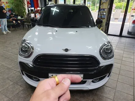 BMW 미니쿠퍼 F60 컨트리맨 고장난 순정 블랙박스를 모두 탈거하고 가성비 좋은 파인뷰 블랙박스 장착으로 안심하고 영상녹화를 하실수 있습니다.~~~^^ / 서울 도봉구