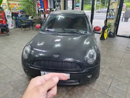 BMW 미니쿠퍼 R55 클럽맨 기존 고장난 사제비부를 모두 탈거하고 카플레이가 지원되는 비부로 교환하여 스트레스를 해방시켜 드렸습니다.~~~^^ / 서울 도봉구
