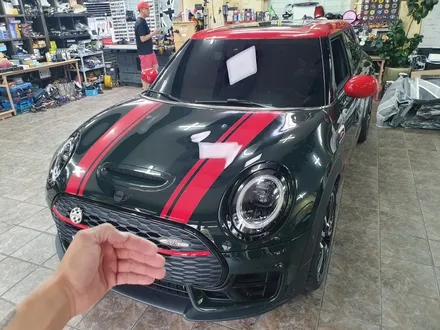 BMW 미니쿠퍼 F54 JCW ALL4 클럽맨 순정 블랙박스를 모두 탈거하고 신형 왕눈이 블랙박스 장착으로 안심하고 녹화를 하실수 있습니다.~~~^^ / 서울 도봉구