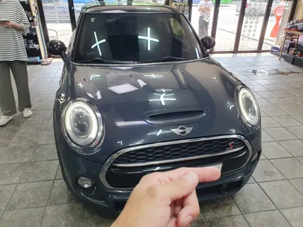BMW 미니쿠퍼 3 세대 F56 수명이 다한 메인 배터리를 AGM 배터리 교환과 배터리 코딩으로 차량에 컨디션을 회복시켜 드렸습니다.~~~^^ / 서울 도봉구