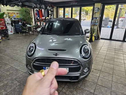 BMW 미니쿠퍼 F57 컨버터블 브렘보 쎄라믹 브레이크 패드 교환으로 제동력을 업그레이드 시켜 드렸습니다.~~~^^ / 서울 도봉구