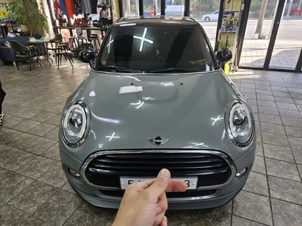 BMW 미니쿠퍼 F55 수명이 다한  AGM 메인 배터리를 신품으로 교환하여 차량에 컨디션을 회복시켜 드렸습니다.~~~^^ / 서울 도봉구