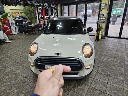 BMW 미니쿠퍼 3세대 F56 칙칙한 순정 황구 할로겐 라이트를 밝고 화사한 LED 벌브로 교환하여 차량에 스타일과 야간에 광명을 찾아드렸습니다.~~~^^ / 서울 도봉구
