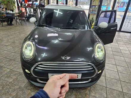 BMW 미니쿠퍼 3세대 F55 손상된 순정 열선시트를 모두 수리하여 정상적으로 살려드렸습니다.~~~^^ / 서울 도봉구