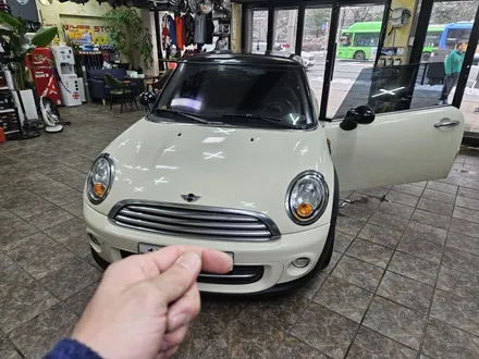 BMW 미니쿠퍼 2세대 R56 고질병 브레이크등 경고등수리와 함께 편리한 블루투스 리시버 장착 수명이 다한와이퍼도 모두 교체하여 드렸습니다.~~~^^ / 서울 도봉구