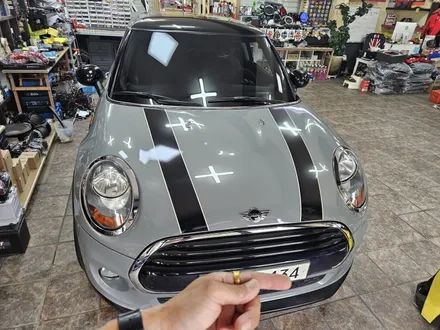 BMW  미니쿠퍼 F56 주차중 파손된 뒤 범퍼와 테일램프등 모두 신품으로 말끔히 수리하여 스트레스에서 해방시켜 드렸습니다.~~~^^ / 서울 도봉구