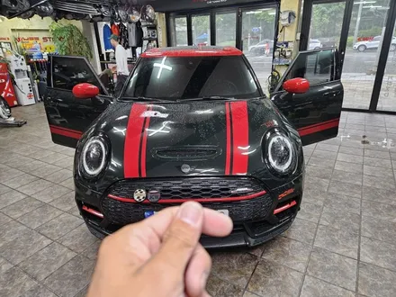 BMW 미니쿠퍼 F54 JCW 클럽맨 가져오신 센터게이지를 장착하여 드리고 F56 트렁크 누수현상을 모두 잡아드렸습니다.~~~^^ / 서울 도봉구