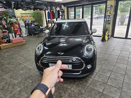 BMW 미니쿠퍼 F56 먹통된 클락션을 말끔히 수리하여드리고 F54 클럽맨 가져오신 블랙박스 장착과 수명이 다한 AGM 배터리를 교환하여 드렸습니다.~~~^^ / 서울 도봉구