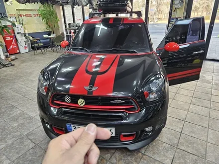 BMW 미니쿠퍼 R60 컨트리맨 편리한 무선충전기 장착과 함께 하이패스 장착으로 편리함을 더해드렸습니다.~~~^^ / 서울 도봉구