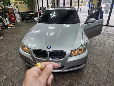 BMW 3시리즈 기존 불편했던 블루투스 모듈 장착으로 편리하게 음악과 통화를 하실수 있으며 RF 하이패스를 매립하여 고속도로 톨게이트를 편리하게 통과 하실수 있습니다.~~~^^ / 서울 도봉구