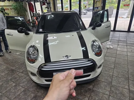 BMW 미니쿠퍼 F56 기본트림 주문하신 미니전용 사제 비주얼 부스터 장착으로 기존 불편함을 모두 해소시켜 드렸습니다.~~~^^ / 서울 도봉구