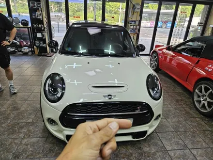 BMW 미니쿠퍼 F56 먹통되어버린 순정 오디오를 분해 수리하여 모두 정상적으로 살려드렸습니다.~~~^^ / 서울 도봉구
