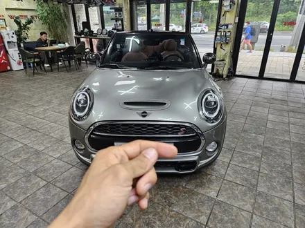 BMW 미니쿠퍼 F57 컨버터블 편의장치 오픈모듈 락폴딩 장착으로 기존 불편한 순정소프트탑 오픈을 편리하게 사용하실수 있습니다.~~~^^ / 서울 도봉구