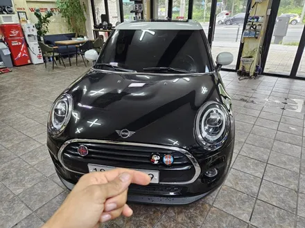 BMW 미니쿠퍼 F56 소모품 브레이크패드를 성능좋은 세라믹 패드 브렘보 브레이크 패드교환으로 제동력과 정숙성을 살려드렸습니다.~~~^^ / 서울 도봉구