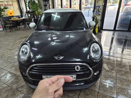 BMW 미니쿠퍼 F56 수명이 다한 AGM 메인 배터리를 신품으로 교환하여 차량에 전력 컨디션을 회복시켜 드렸습니다.~~~^^ / 서울 도봉구