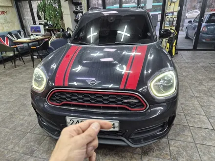 BMW 미니쿠퍼 F60  컨트리맨 JCW 고장난 순정열선시트 수리로 올겨울 따뜻하게 보내실수 있고 또 고장난 순정 블랙박스를 가성비 좋은 블랙박스로 교환하여 드렸습니다.~~~^^ / 서울 도봉구