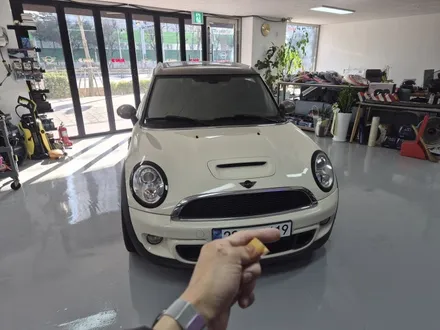 BMW 미니쿠퍼 R55 클럽맨 엔진오일 누유현상을 헤드커버 교환으로 잡아드렸습니다.~~~^^ / 서울 도봉구