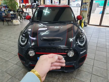 BMW 미니쿠퍼 F56 JCW 순정정품 LED 드라이빙램프 장착으로 간쥐민휘 만들어 드리고 R60 컨트리맨 후방전용 모니터 장착으로 안전하게 후진하실수 있습니다.~~~^^ / 서울 도봉구