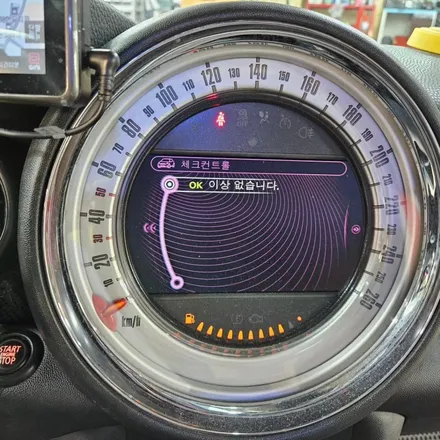 BMW 미니쿠퍼 2세대 R56 하마터면 큰일나셨을뻔한... 배터리 황산가스 누출로부터 탈출시켜 드렸습니다.~~~^^ / 서울 도봉구