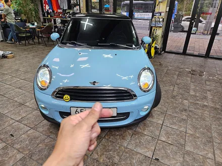 BMW 미니쿠퍼 2세대 R56 칙칙한 황구 누렁이 전구를 고휘도 LED 벌브로 교환하여 차량에 스타일을 살리고 수명이 다한 배터리를 AGM 배터리로 교환하여 차량에 컨디션을 회복~ / 서울 도봉구