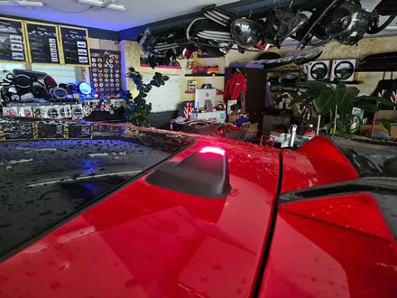 BMW 미니쿠퍼 F56 JCW 순정정품 LED 샤크 안테나 장착으로 차량에 스타일과 자동세차시 전혀 걱정없습니다.~~~^^ / 서울 도봉구