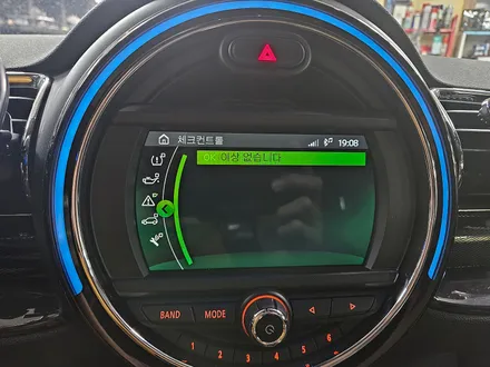 BMW 미니쿠퍼 F54 클럽맨 수명이 다한 배터리를 교환하여 차량에 컨디션을 살려드렸습니다.~~~^^ / 서울 도봉구