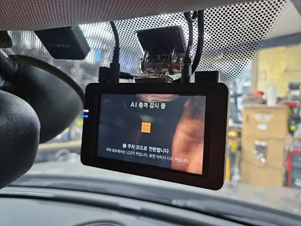 BMW 미니쿠퍼 F54 클럽맨 기존 고장난 순정블랙박스를 제거하고 가져오신 파인뷰 제품으로 교환하여 안전하게 주행녹화와 주차녹화를 하실수 있습니다.~~~^^ / 서울 도봉구