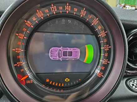 BMW 미니쿠퍼 R55 클럽맨 기존 고장나버린 인터페이스 제거후 신품으로 교환하여 후진시 후방카메라 기능을 살려드렸습니다.~~~^^ / 서울 도봉구