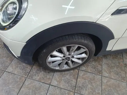BMW 미니쿠퍼 F54 클럽맨 소모품 브레이크 패드를 교환하여 차량에 컨디션을 회복시켜 드렸습니다.~~~^^ / 서울 도봉구