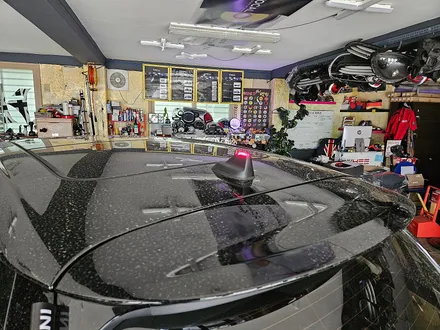 BMW 미니쿠퍼 F55 순정정품 LED 샤크 안테나 장착으로 자동세차시 더이상 걱정 안하셔도 되십니다.~~~^^ / 서울 도봉구