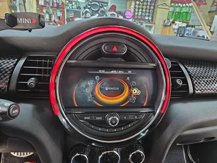 BMW 미니쿠퍼 F56 먹통되어버린 순정 오디오를 분해 수리하여 모두 정상적으로 살려드렸습니다.~~~^^ / 서울 도봉구