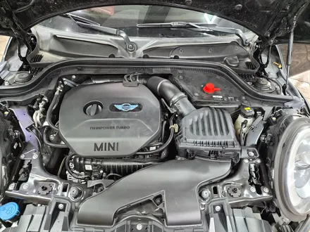 BMW 미니쿠퍼 F56 수명이 다한 AGM 메인 배터리를 신품으로 교환하여 차량에 전력 컨디션을 회복시켜 드렸습니다.~~~^^ / 서울 도봉구