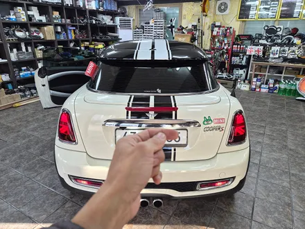 BMW 미니쿠퍼 R58 쿠페 주문하여 가져오신 미니전용 애프터 마켓 LED 데이라이트 라이트교환과 편의장치 락폴딩 유니언잭 테일램프 교환으로 차량에 스타일을 변신시켜 드리고 광명을 / 서울 도봉구