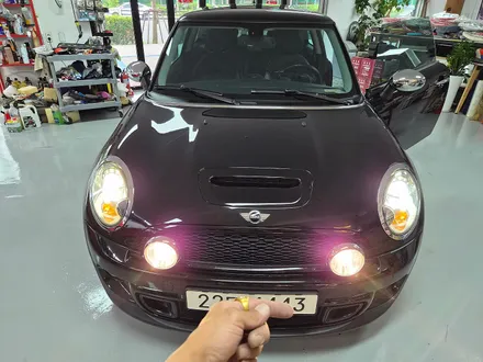 BMW 미니쿠퍼 R56 가져오신 드라이빙램프 장착으로 차량에 스타일을 변신시켜 드렸습니다.~~~^^ / 서울 도봉구