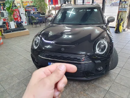 BMW 미니쿠퍼 F54 클럽맨 주차중 파손된 전면그릴을 모두 교환하여 드렸습니다.~~~^^ / 서울 도봉구