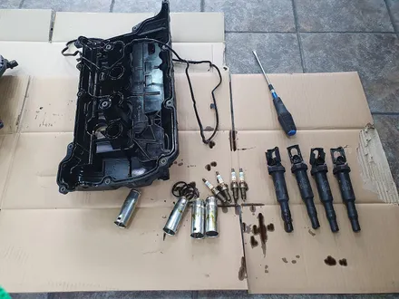 BMW 미니쿠퍼 R55 클럽맨 엔진헤드 로커암 커버 가스켓 파손으로 누유가 심한 상태를 커버 앗세이 교환등 소모품 코일 점화플러그 엔진오일 전체 점검으로 차량에 컨디션을 UP~~~ / 서울 도봉구