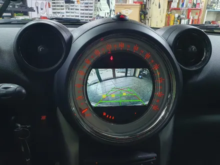 BMW 미니쿠퍼 R60 컨트리맨 순정 비부모니터 적화현상을 해결해드리고 후방카메라를 정상적으로 살려드렸습니다.~~~^^ / 서울 도봉구