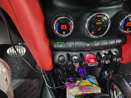 BMW 미니쿠퍼 F56 JCW 겨울철 필수기능 순정 열선시트 기능을 수리하여 엉따 등따를 살려드렸습니다.~~~~^^ / 서울 도봉구