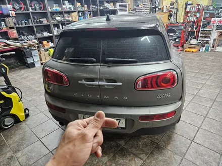 BMW 미니쿠퍼 F54 클럽맨 수명이 다한 배터리를 교환하여 차량에 컨디션을 살려드렸습니다.~~~^^ / 서울 도봉구